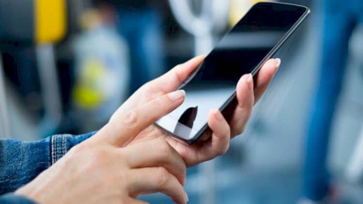    Direktorun otağında “TikTok” açan müəllim işdən çıxarıldı   