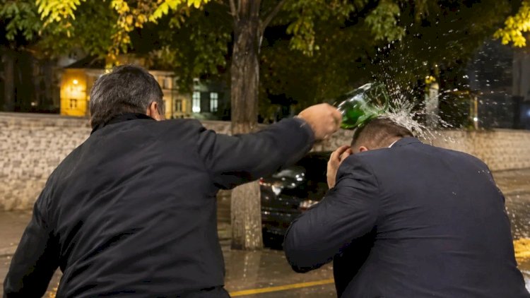    İcra nümayəndəsi “ciyər axşamı”nda bələdiyyə sədrinin başına butulka çırpdı   