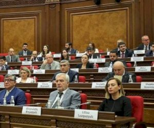    Paşinyanın deputatları erməni mediasına qarşı - Təklif   