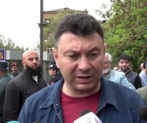    “Paşinyandan soruşdum ki, azərbaycanlılar müharibəni dayandırmaq üçün nə istəyirlər?“   