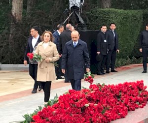    Əli Həsənov üzə çıxdı - Fotolar

   
