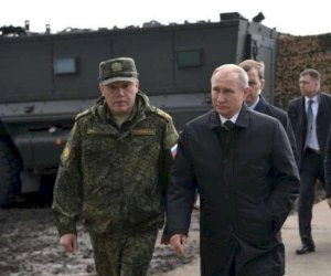    Putin baş qərargah rəisini qovdu

   