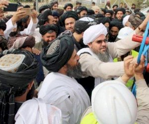    Taliban neft quyularının istismarına başladı   