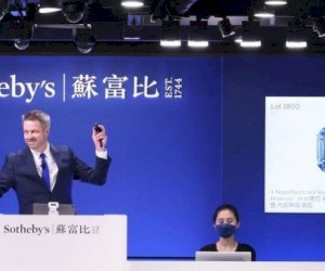    Dünyanın ən böyük mavi brilyantı 57.5 milyon dollara satıldı   