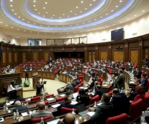    Ermənilər qorxuya düşüb: “Sərhəddəki əhaliyə silah verilsin!“   