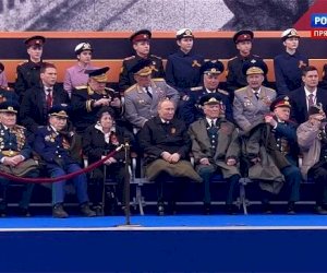    Putinin parad zamanı çəkilmiş fotosu gündəm oldu   