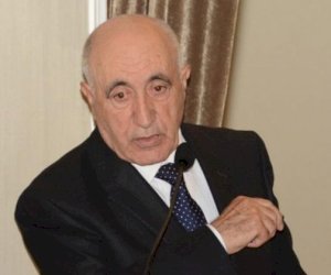    ““Aşağı  baxdı, yuxarı baxdı“ kimi bəhanələrlə abituriyentləri zaldan çıxarırlar“   - Şok ittiham