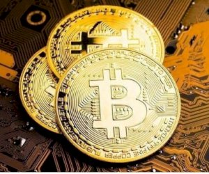    Bitcoin rəsmi valyutaya çevrilir   