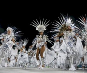    Braziliyada 2 illik fasilədən sonra Rio Karnavalı keçirildi   