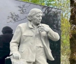    Xalq şairi Musa Yaqubun qəbirüstü abidəsi ucaldıldı   