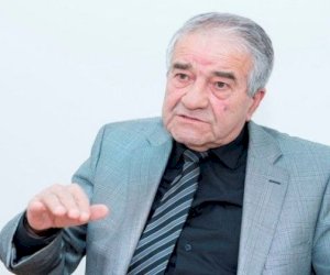    “Yazıçıya sifarişi Mirşahin yox, ancaq Allah verə bilər, o kimdir ki...”   