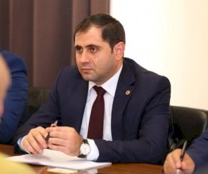    Papikyan müşavirə keçirdi   