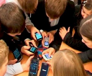    Uşaqların telefon asılılığı:    Qarşısını necə alaq?