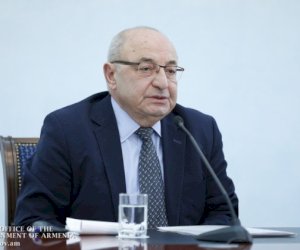    Eks-baş nazir: “Təklif edirlər ki, təslim olaq“   
