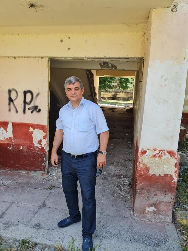 Deputat 18 il sonra xidmət etdiyi hərbi hissədə oldu: “Yerində xarabalıqları qalıb“