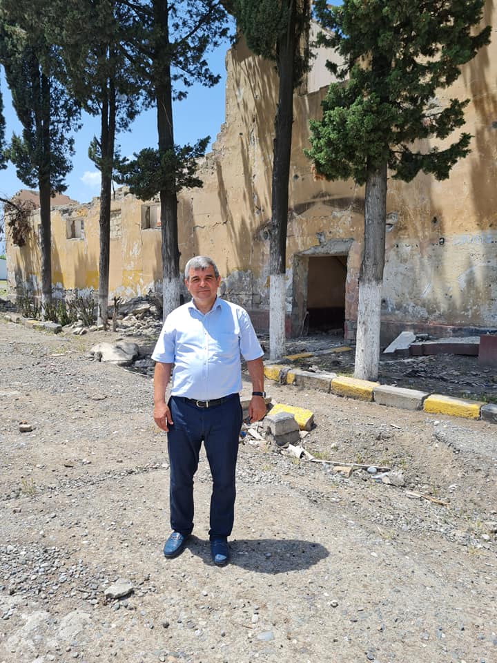 Deputat 18 il sonra xidmət etdiyi hərbi hissədə oldu: “Yerində xarabalıqları qalıb“