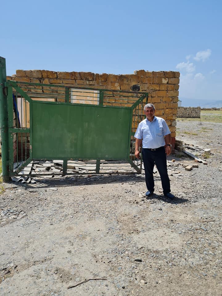 Deputat 18 il sonra xidmət etdiyi hərbi hissədə oldu: “Yerində xarabalıqları qalıb“